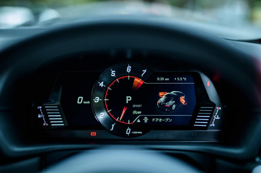 Панель приборов Toyota GR Supra (A90) 2019 года  (JP) (фото 25 из 39)